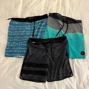 Lot of 3 boardshorts RVCA, Hurley